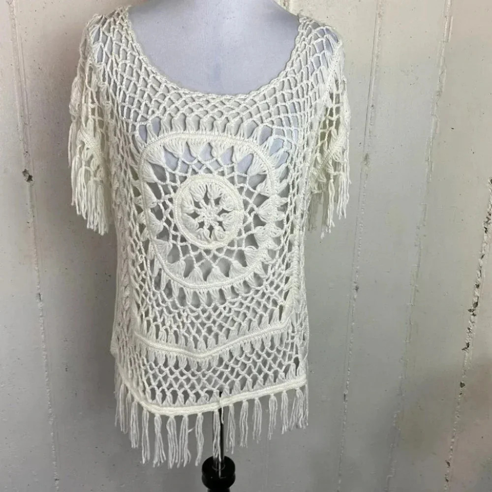 Demanding S off white crochet‎ boho vibe top